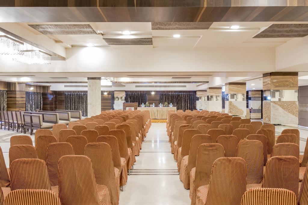 מלון אחמדאבאד Inder Residency מראה חיצוני תמונה